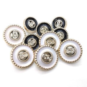 Cutout oil plastic buttons for clothing