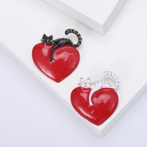 European and American creative love cat brooches cartoon accessory Heart corsage brooch