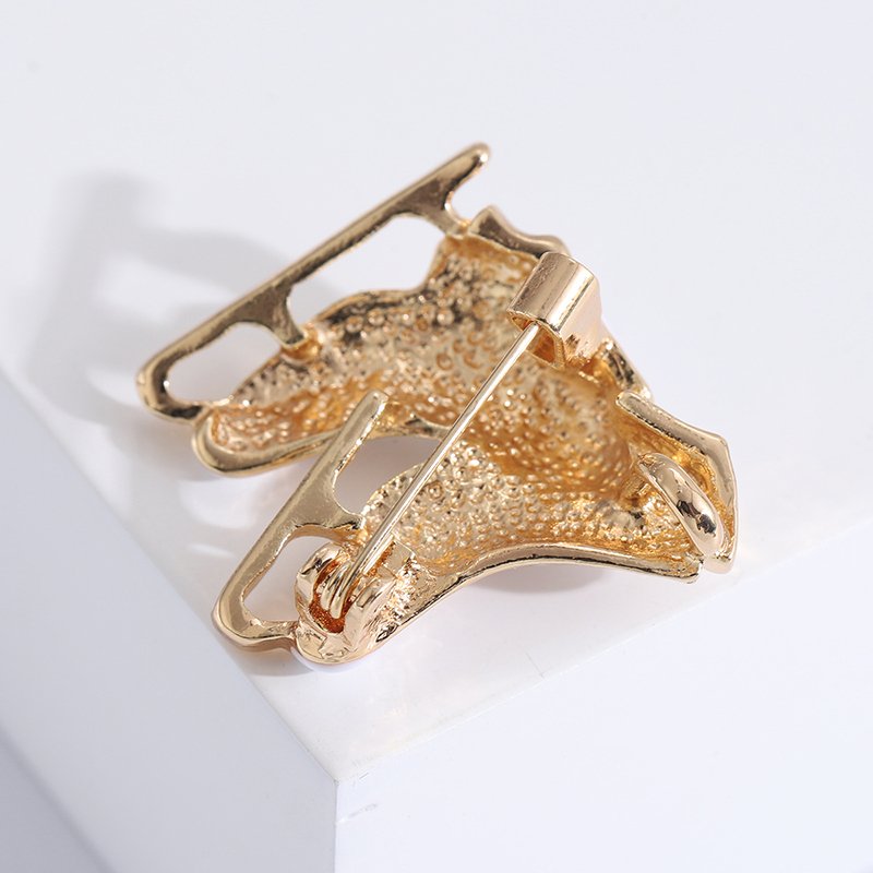 Latest Design Fashion Enamel Cute Roller Ice Skate Shoes Shape Brooch Lapel Pin For Party